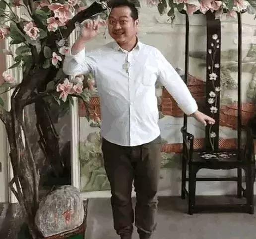 周星驰纪录片黄金配角,酱爆何文辉片酬