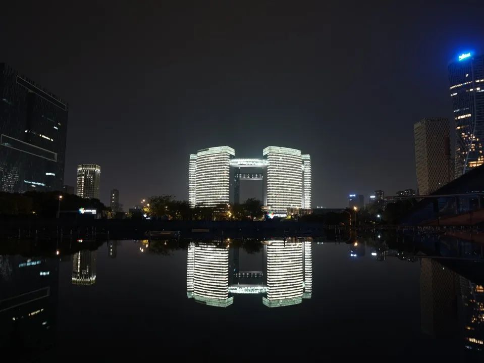 手机拍夜景用什么模式好,手机专业模式拍夜景