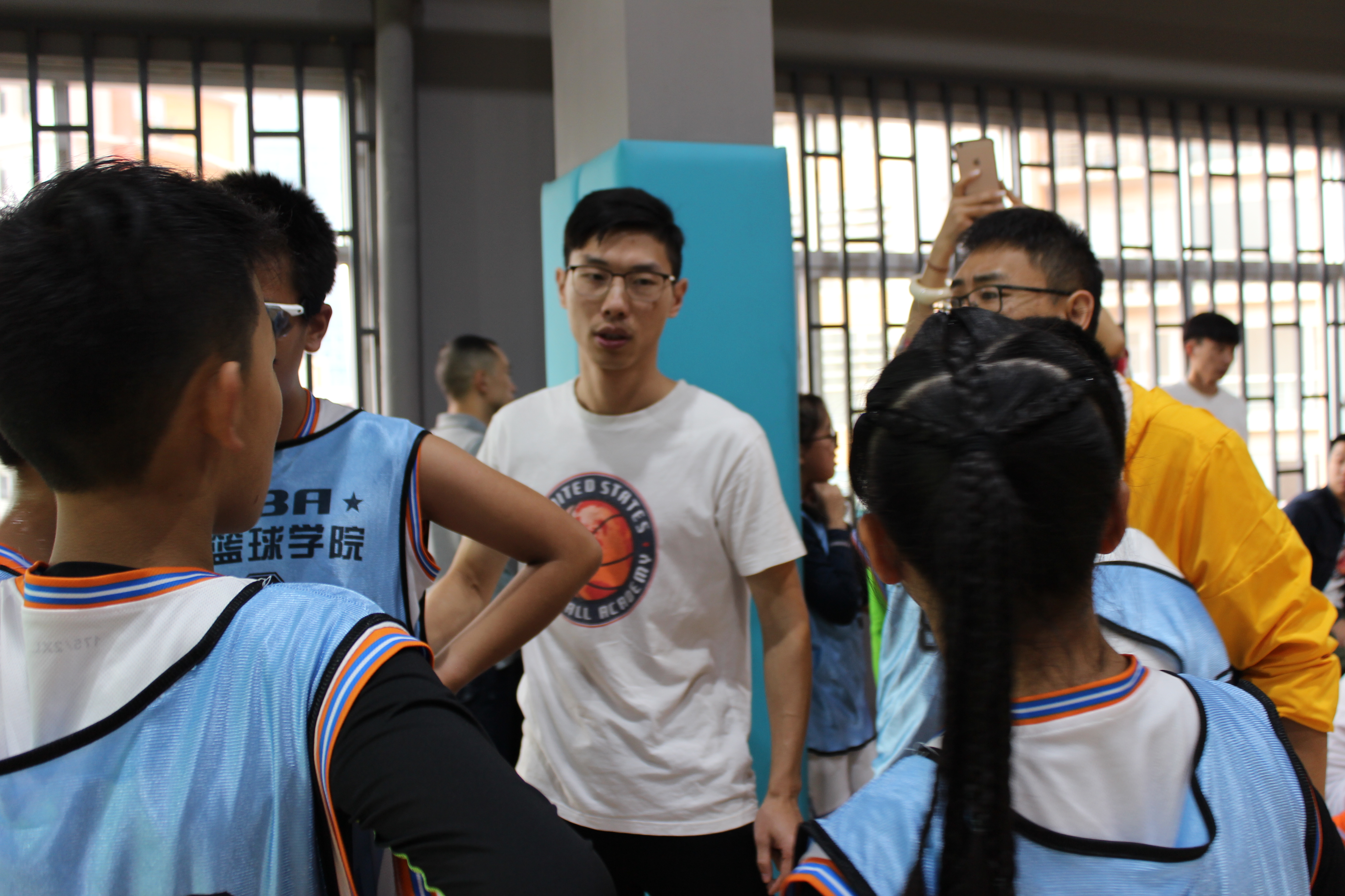 昆明篮球技巧教学:柔韧和灵敏练习为学习篮球技术打下坚实的基础