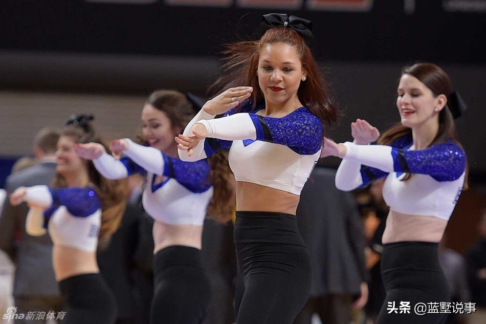 阳光下的花朵舞蹈视频,阳光下的鲜花完整版舞蹈