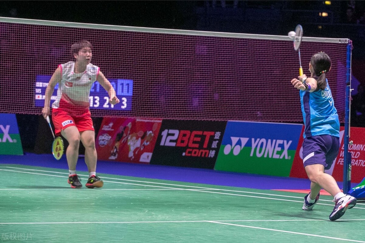 羽毛球单打发球规则常识,羽毛球正手提拉教学