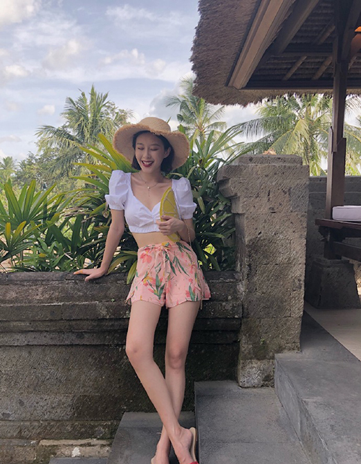 短裤在夏季可以说是既百搭又清凉,时髦女生衣橱里不可少的百搭短裤