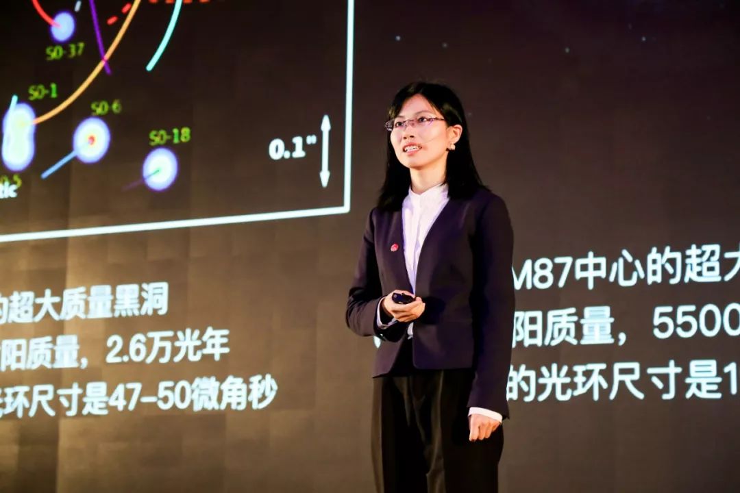 哈勃望远镜发现巨型的黑洞,世界上最大的天文望远镜看黑洞