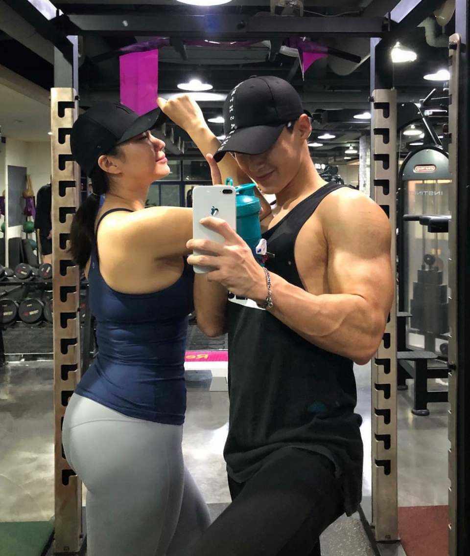 胖和壮的身材对比女生,身材瘦小和身材壮的女生对比