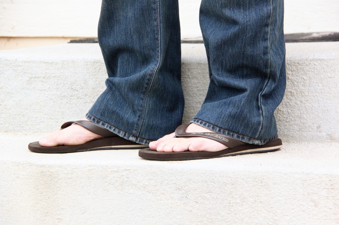 牛仔裤太长怎样改短保留原边,微喇叭牛仔裤太长怎么改短好看