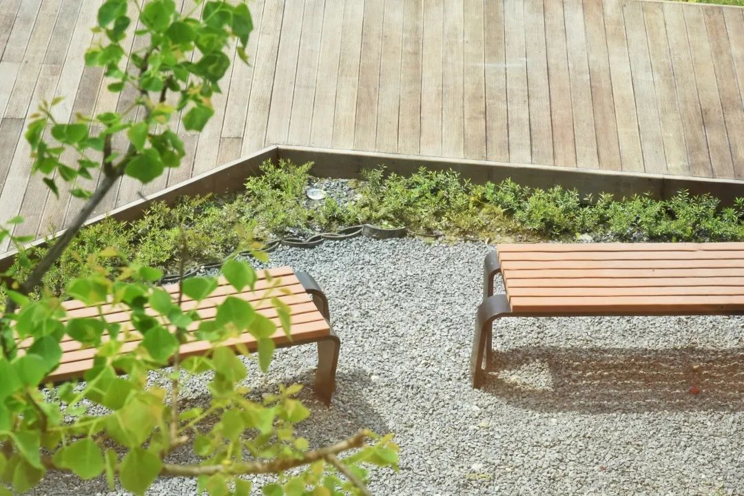 「觅趣小镇新都·原舍绿茵」湖畔泳池，畅玩斑竹园足球音乐小镇