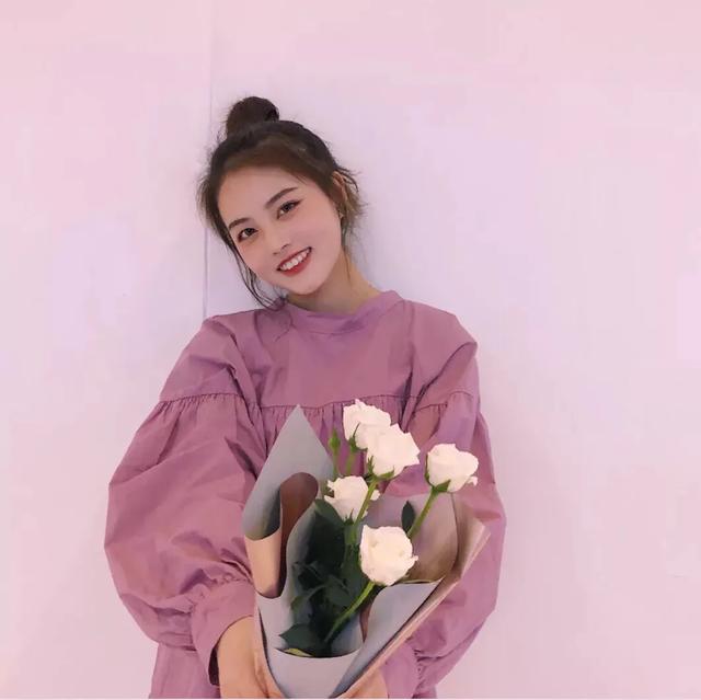 短发怎样扎麻花辫丸子头,短发蓬松怎么扎丸子头好看又简单