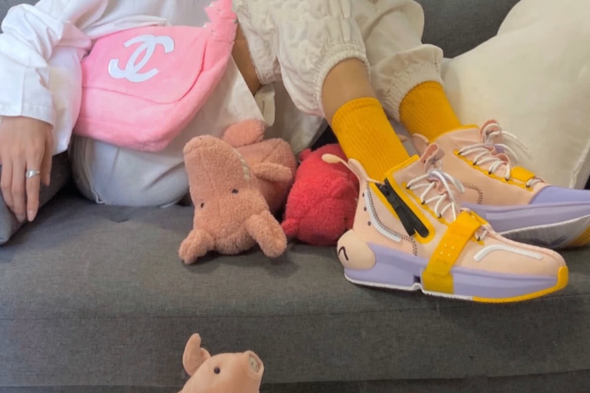 aj龙珠联名球鞋,粉色球鞋情人节