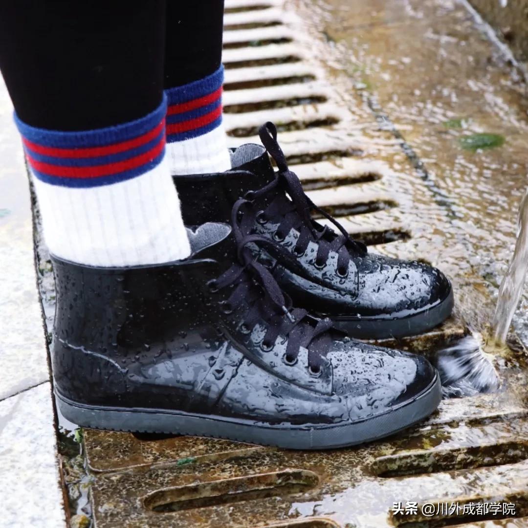 穿上这双鞋也许能走上人生巅峰,穿上这双鞋也许就能走上人生巅峰