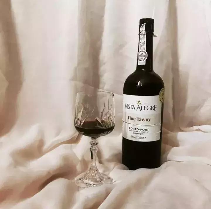 三分钟红酒品鉴小知识,甜白葡萄酒开瓶后能放多久