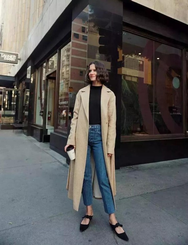 聪明女人穿大衣搭五种裤子有气质,见过世面的女人穿衣搭配