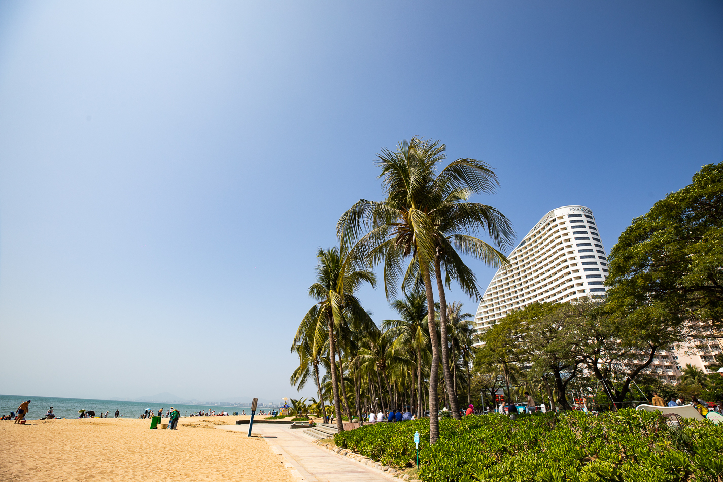 七月底去三亚旅游体验怎么样,三月去三亚还是四月去好