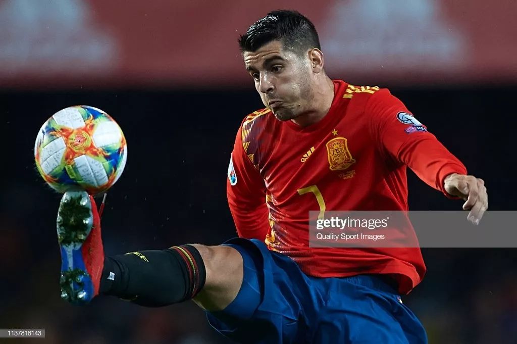 西班牙连续两次点球被淘汰,西班牙队险些进球