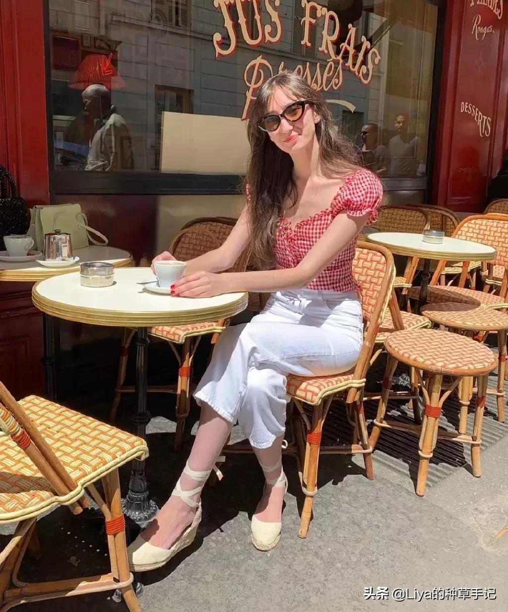 2019小白裤这样穿时髦优雅又简单,2019流行的小黑裤