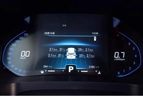 瑞虎5x1.5和长安cs35plus1.6哪个好,瑞虎5x试驾空间