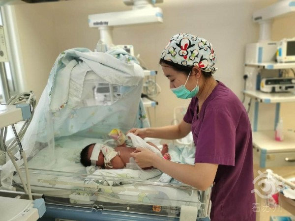 苏州超早产儿仅重1000多克！“小一千”闯关3个月，出院