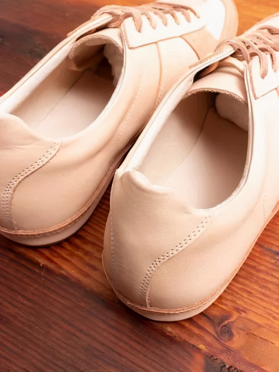 今天上班迟到了,因为隔壁公司的姑娘问我要鞋子链接|球鞋推荐