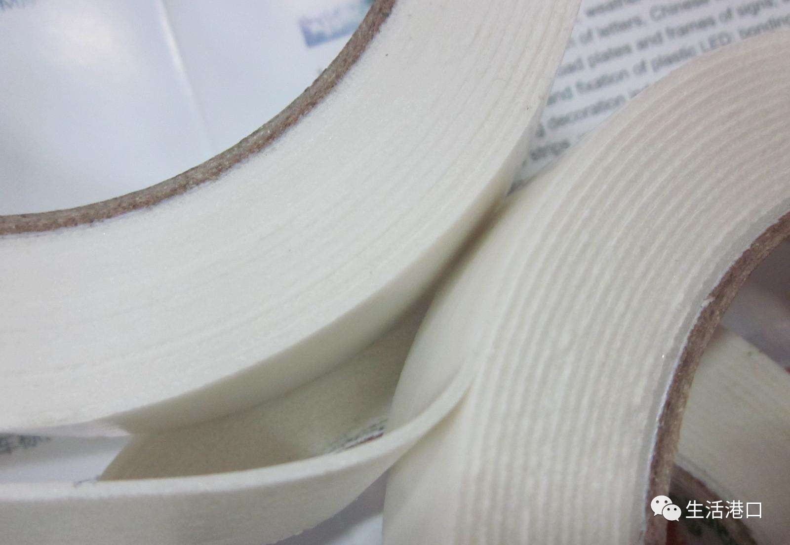 泡沫胶弄到手上怎么能洗掉,泡沫胶弄到衣服上怎么洗掉