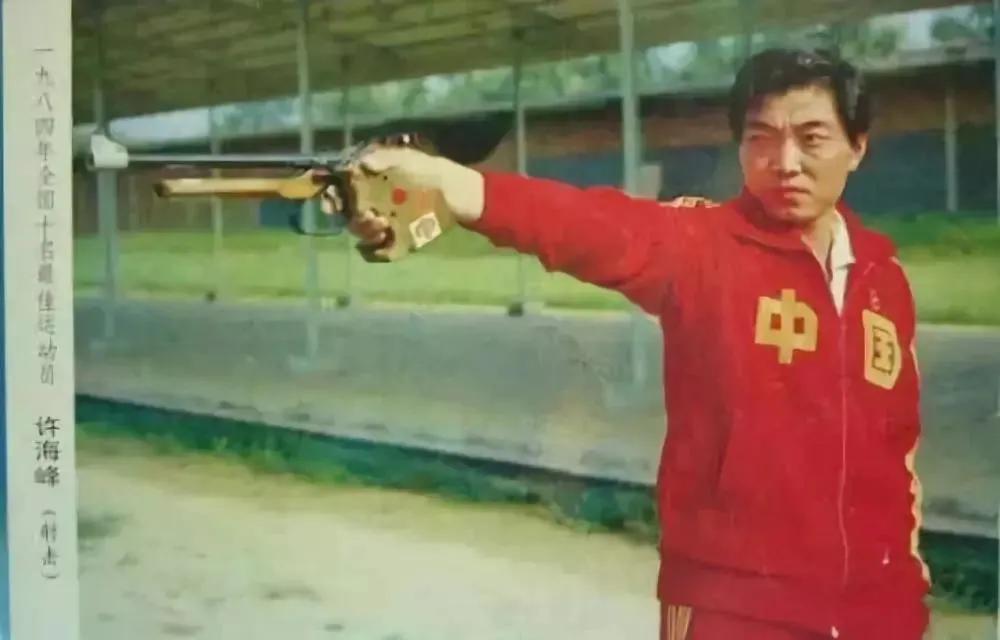 又来！韩国教授碰瓷吴京，连校服都不放过