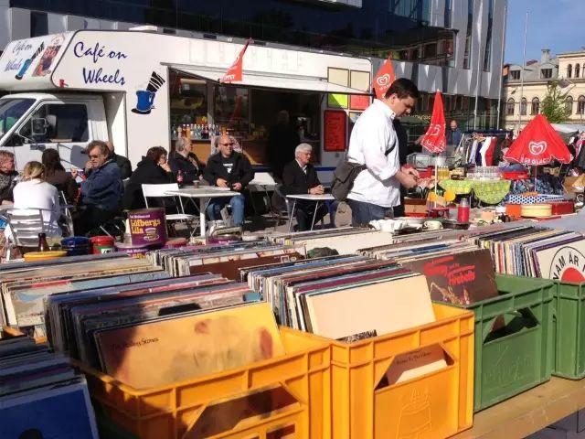 深夜除了晒烤串，还能晒太阳