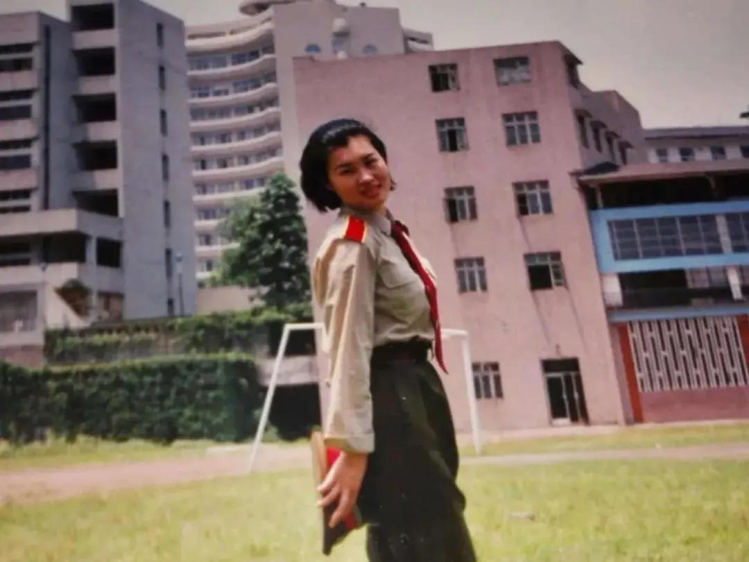 八一特辑｜从“橄榄绿”到“法袍黑”的华丽转变