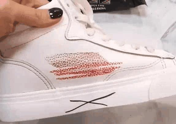 擦鞋神器鞋边发黄了怎么洗,小白鞋发黄神器靠谱吗