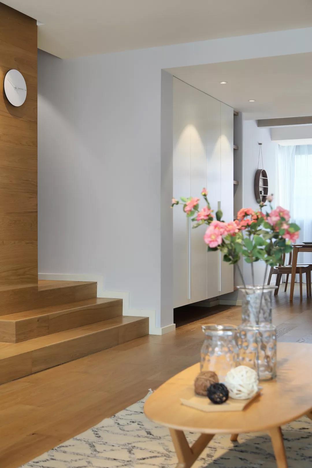 越来越多的人装修不做电视背景墙,越来越多人家里装修都不铺瓷砖