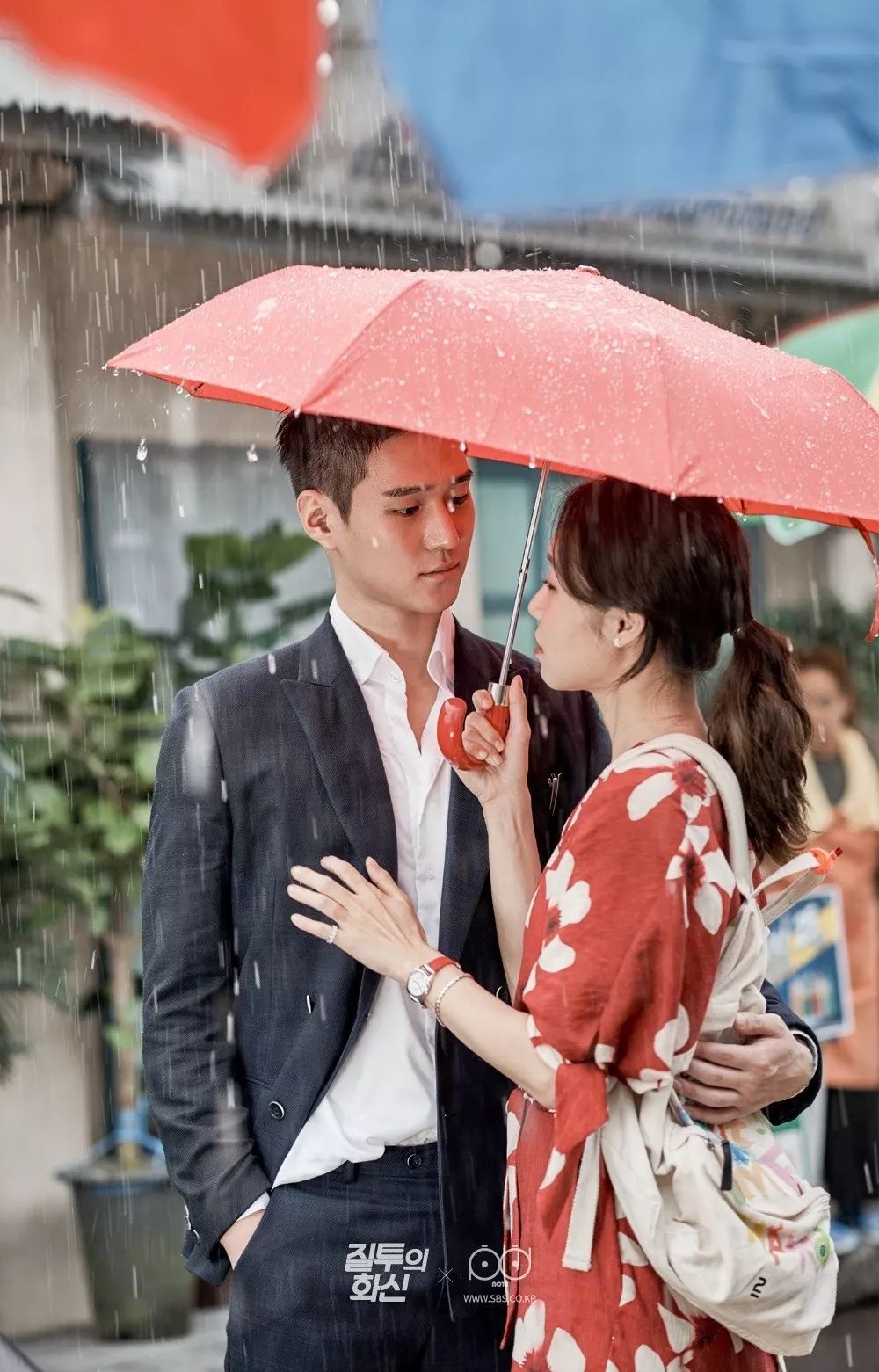 韩剧女主连衣裙穿搭,韩剧中冬天碎花半身裙