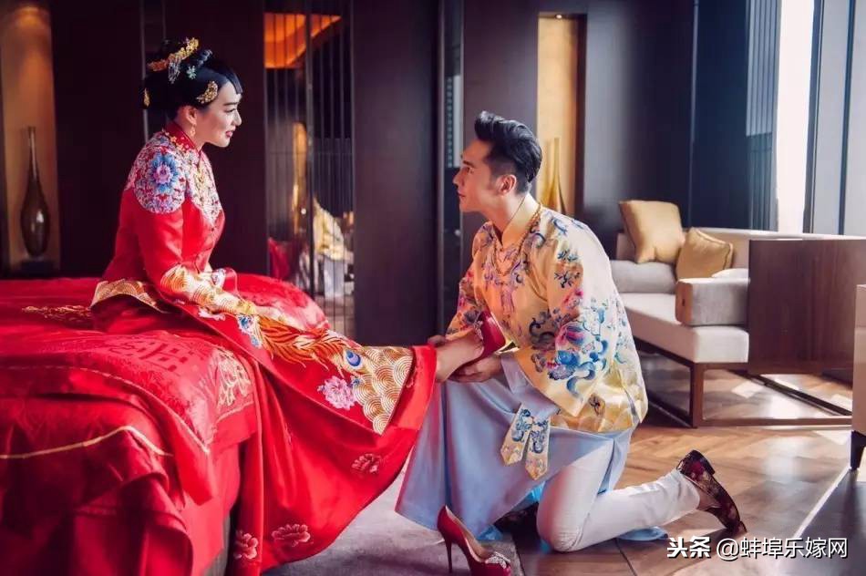 结婚时准备四件套还是八件套？中国红到洋气红只有一步之遥