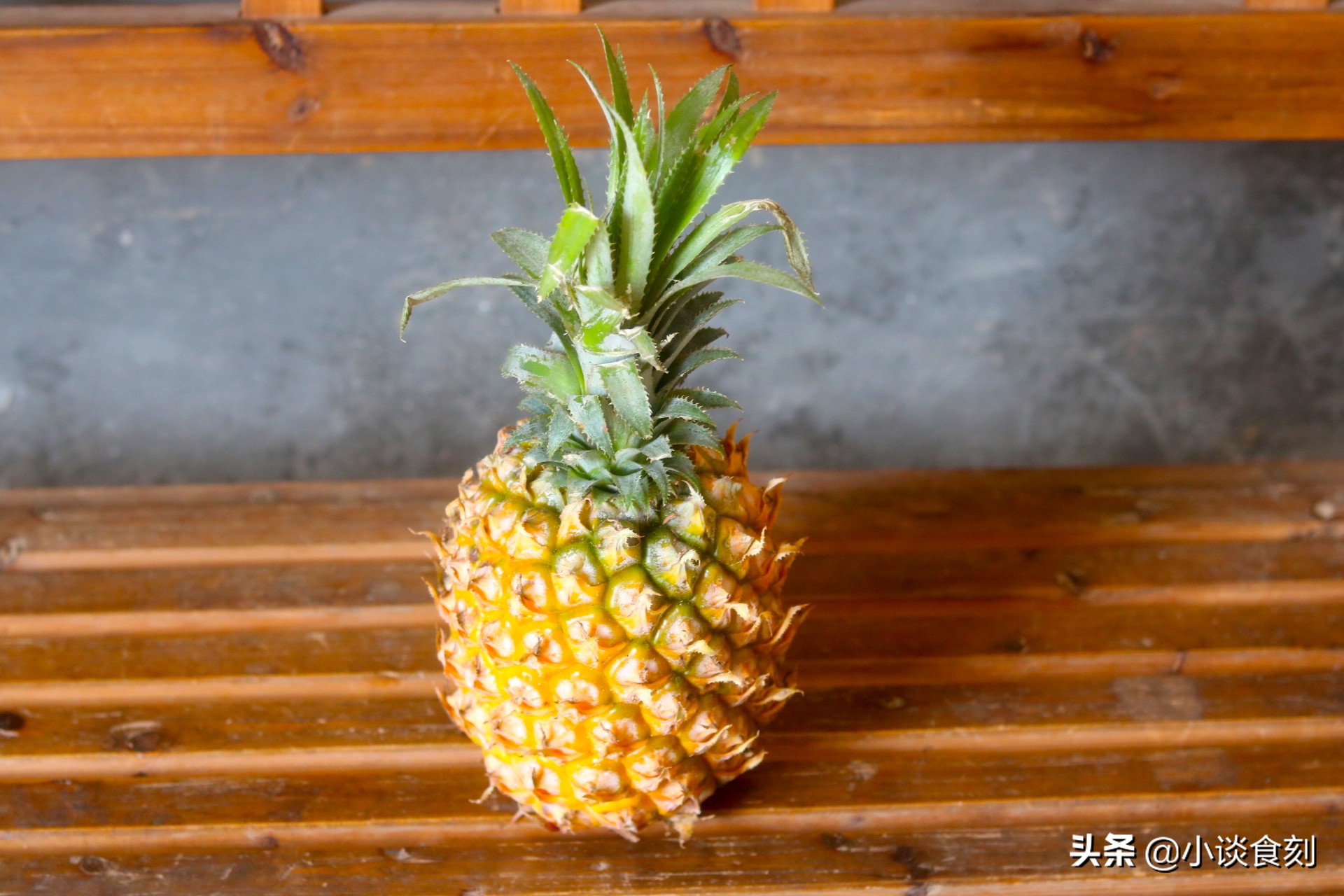 用盐水泡菠萝的正确方法,用盐水泡菠萝正确方法