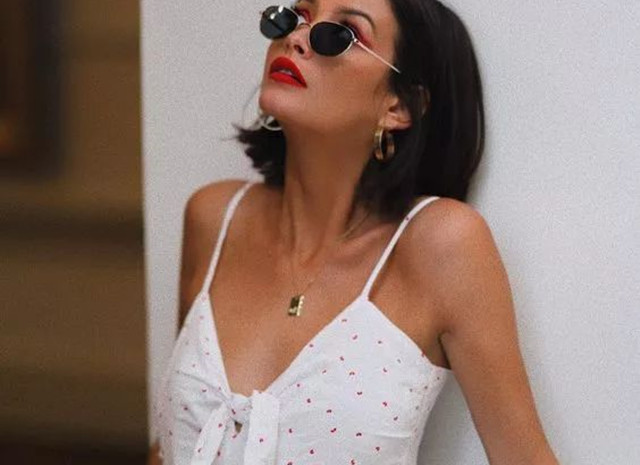 适合斜方肌大平胸的女生穿衣打扮,平胸妹穿搭高级