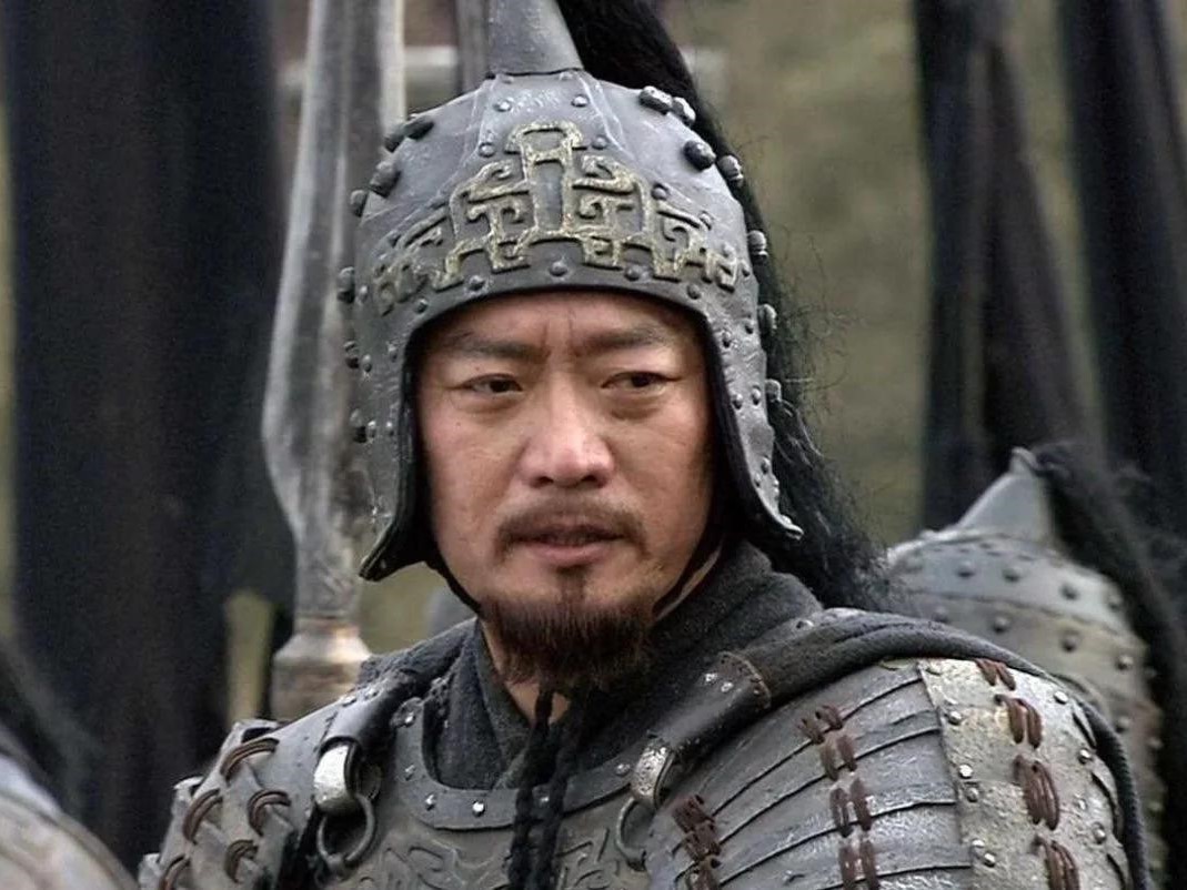 此人居高位而不骄，从不显山露水，实为曹魏“铁腰”