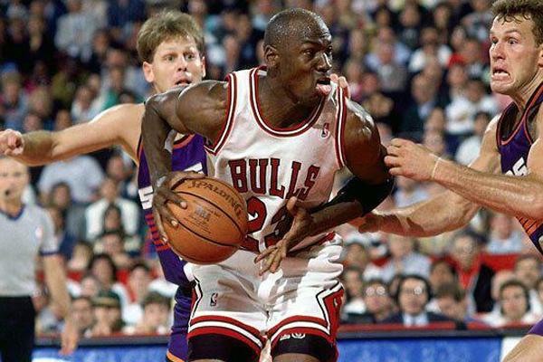 乔丹生涯一共待过几个球队 (乔丹黄蜂队股权出售赚了多少钱)