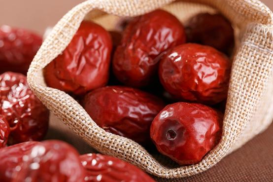 买红枣的时候怎么选好吃又营养,买红枣怎么选好枣