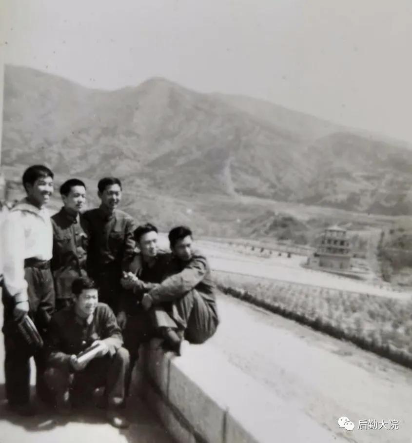 鐕曞北鑴氫笅鍐涙牎鍥剧墖,鐕曞北灏戝勾鍐涙牎