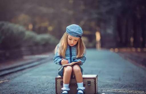 孩子见到什么东西不给买就哭,孩子什么都想要不给买就哭闹