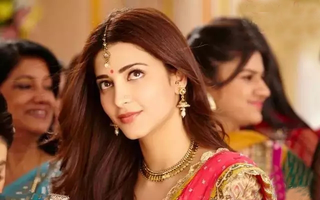 还记得当年的三傻组合吗爱情公寓,卡琳娜卡普尔三傻