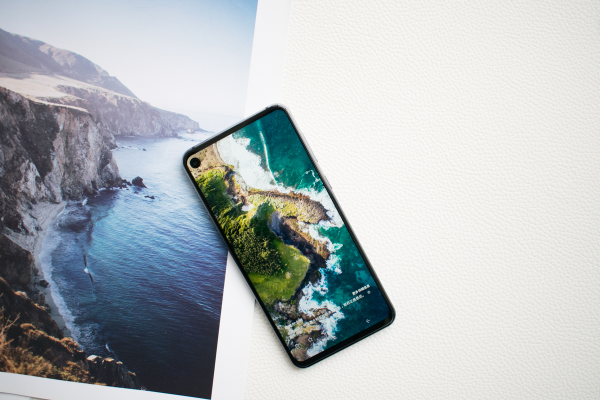 三星什么时候搞挖孔屏,三星手机挖孔屏技术