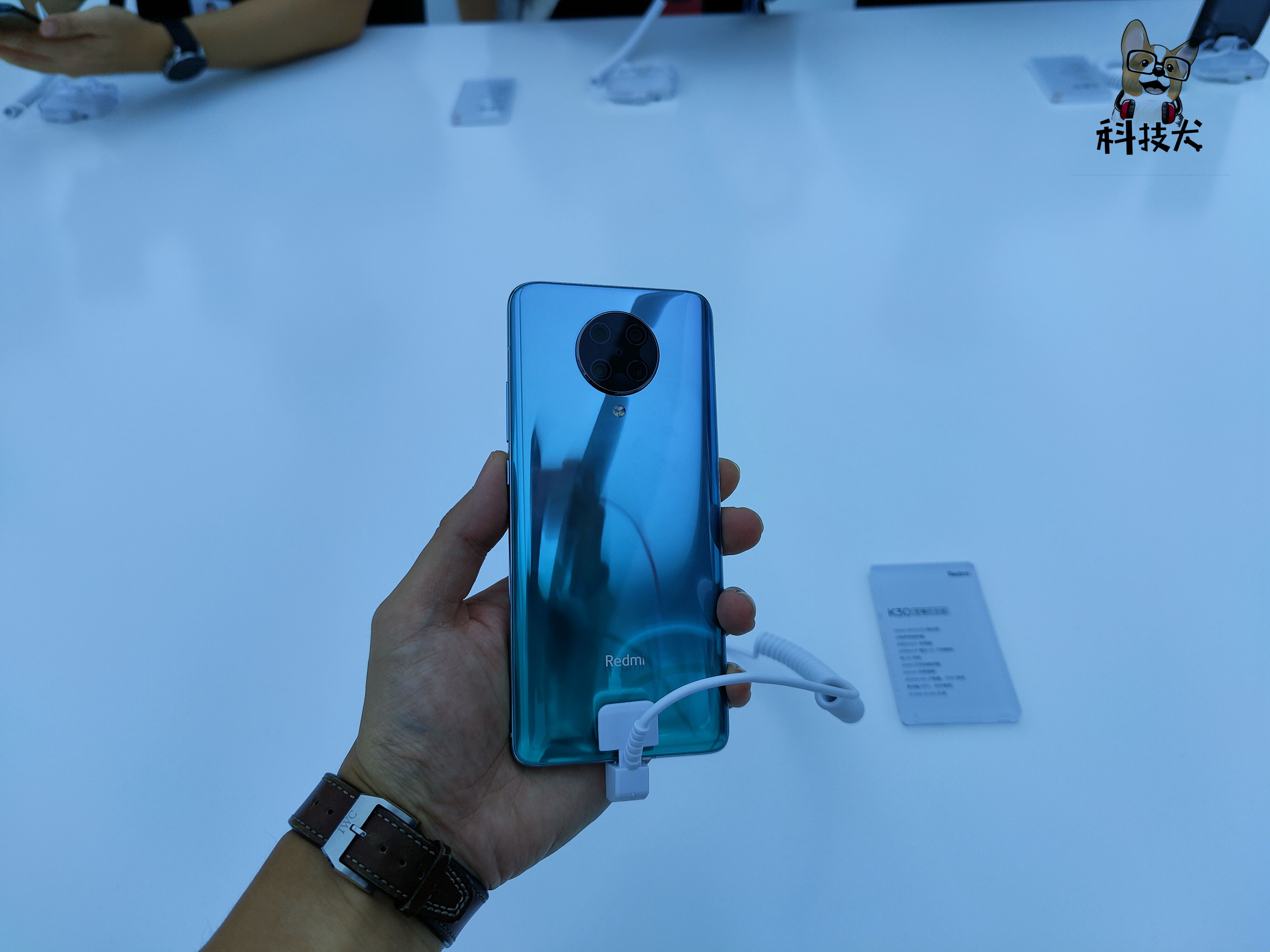 两千五左右的5g手机推荐性价比高,8g+256g的5g手机值得买哪一个