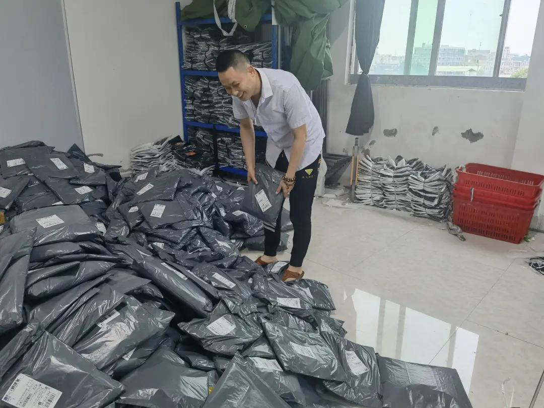 亏1000件后,十几块包邮的长裤,每天卖出一万多件