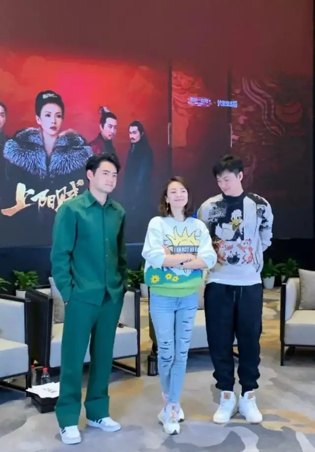 章子怡周一围采访暧昧,章子怡与周一围私下关系