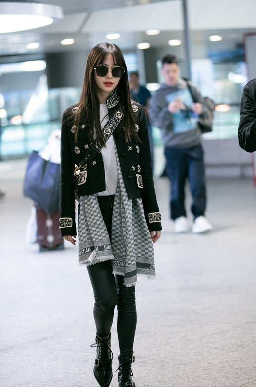 angelababy街拍羽绒服,dior围巾angelababy