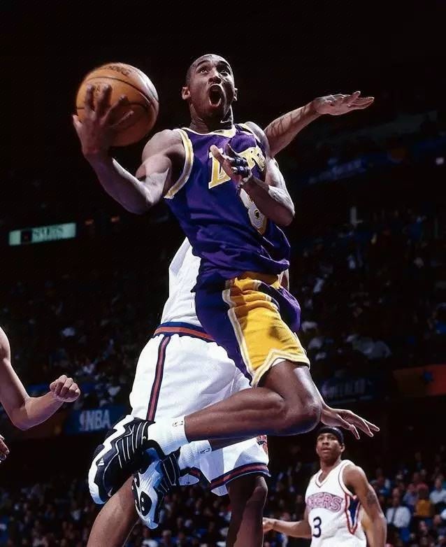 纪念科比的全明星球衣,科比全明星赛退役之战脚上穿的鞋