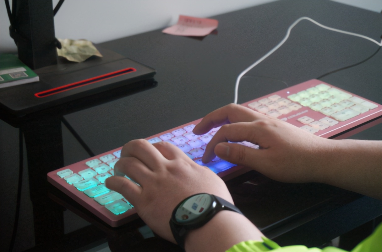 戴尔巧克力键盘测评,漂亮得不像实力派的上一句