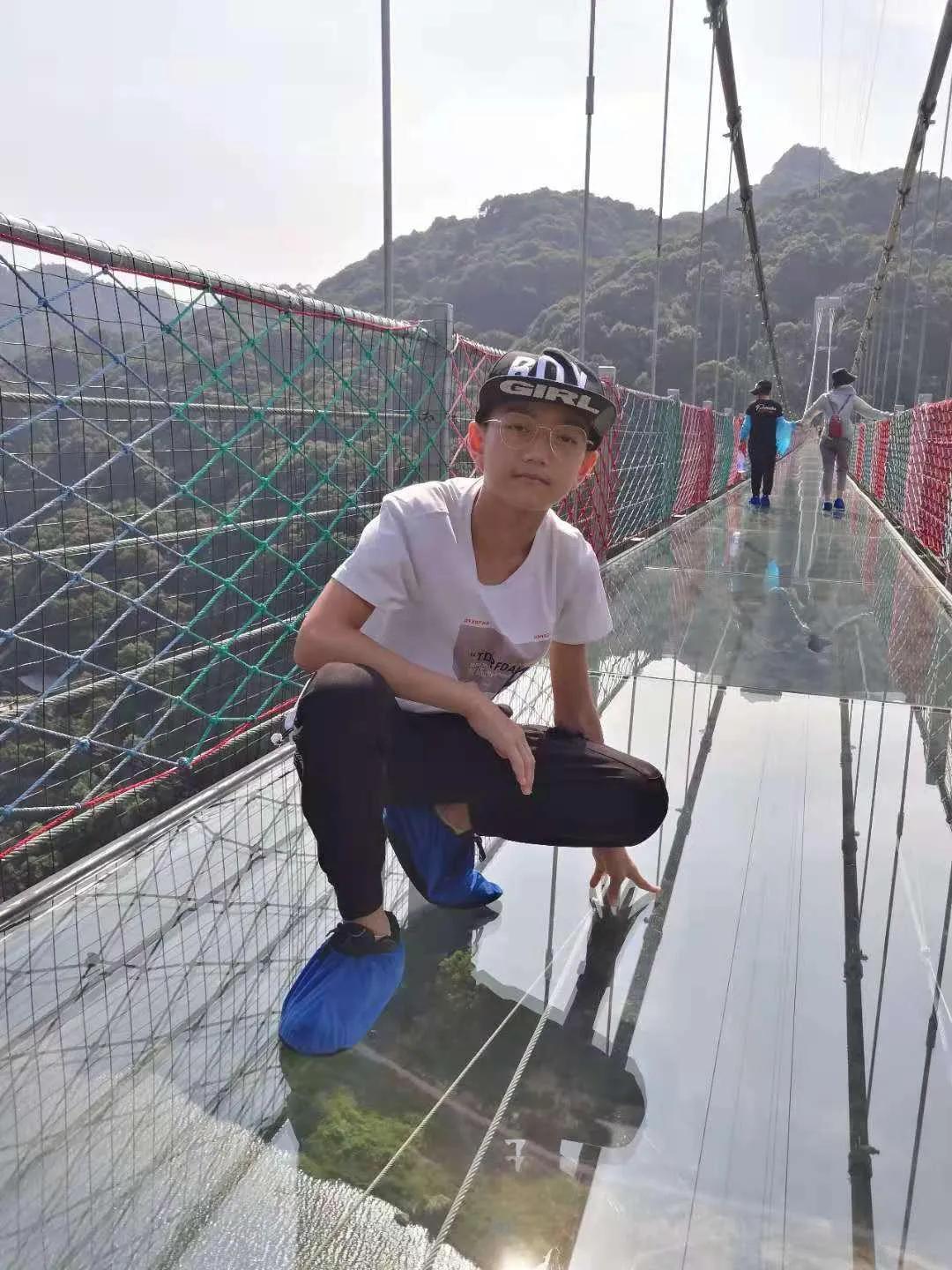 升旗仪式护旗手发言稿,第十周升旗仪式