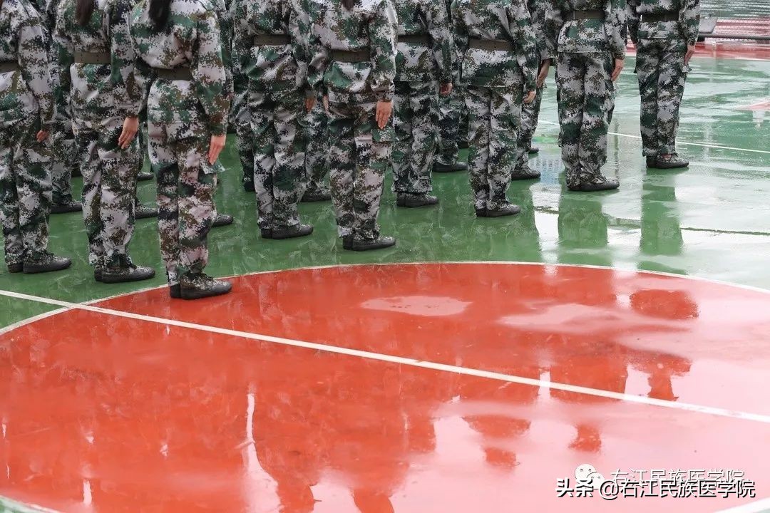 军训和教官发生的趣事,军训和教官甜蜜小事