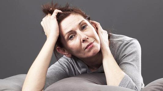 50岁的女人更年期怎样度过,50岁女人到了更年期怎么办