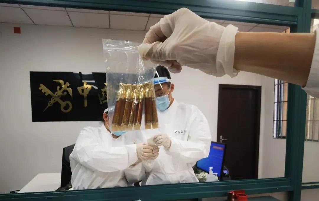 千万别碰！网购这种东西，时尚海归男被抓！