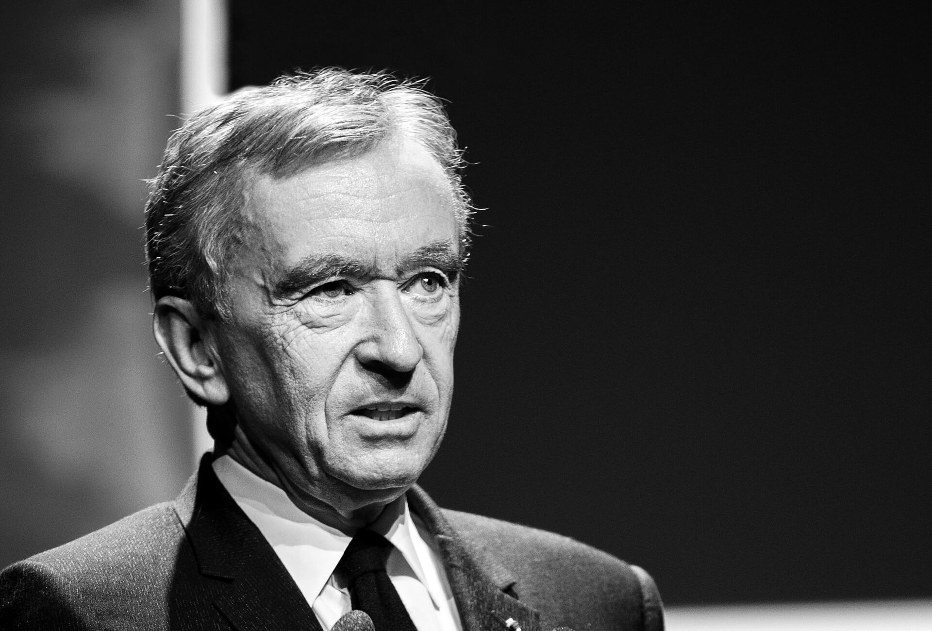 实体店卖衣服赚钱么,开网店卖衣服赚钱吗