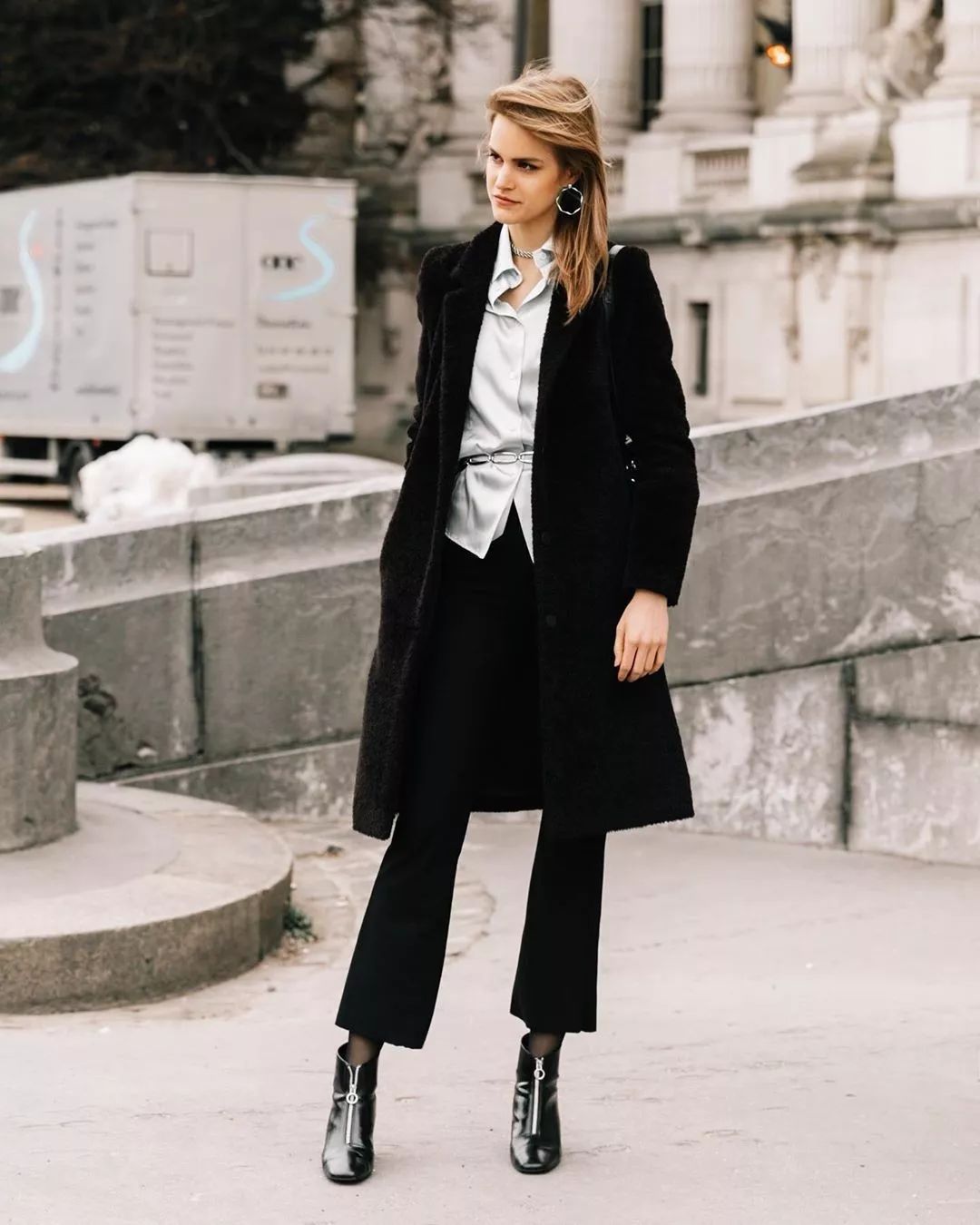 搭靴子穿的裙子秋冬款,裙子靴子秋冬搭配图